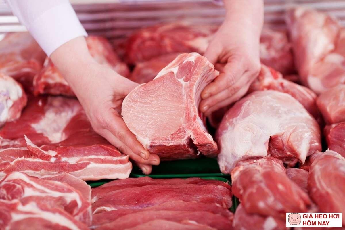 Giá thịt heo tăng phi mã, có loại vọt lên 300.000 đồng/kg